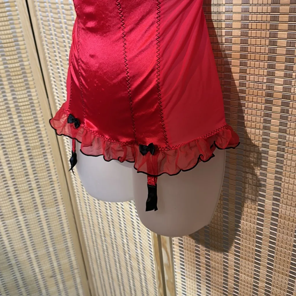 Victoria's Secret Bright Red Camisole Teddy Underwire Black Trim Garters 34B - Image 7