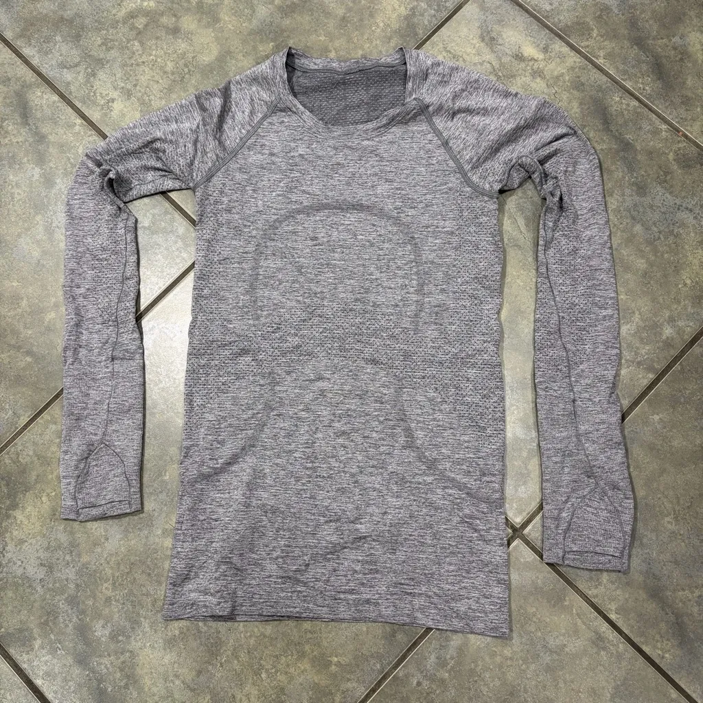 Lululemon Swiftly Tech Shirt Women Sz 4 Long Sleeve Gray Top Run Yoga Workout - Image 7