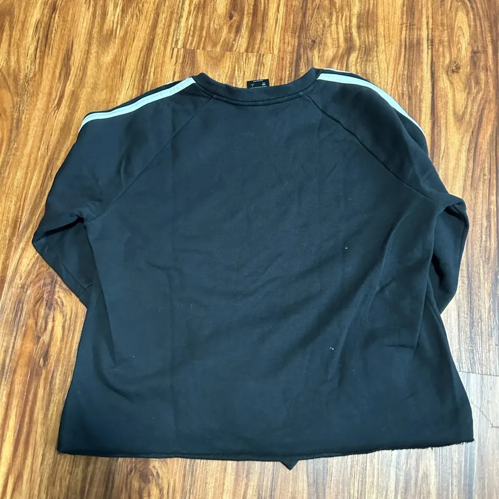 Cropped adidas crewneck - Image 2
