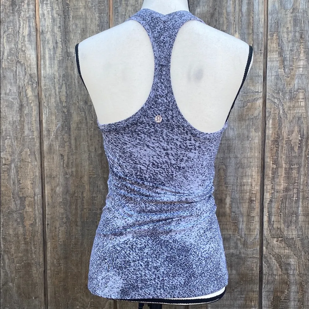 EUC Woman’s Lululemon Jacquard Gray/Black Fitted Sleeveless Racerback Tank Top - Image 4