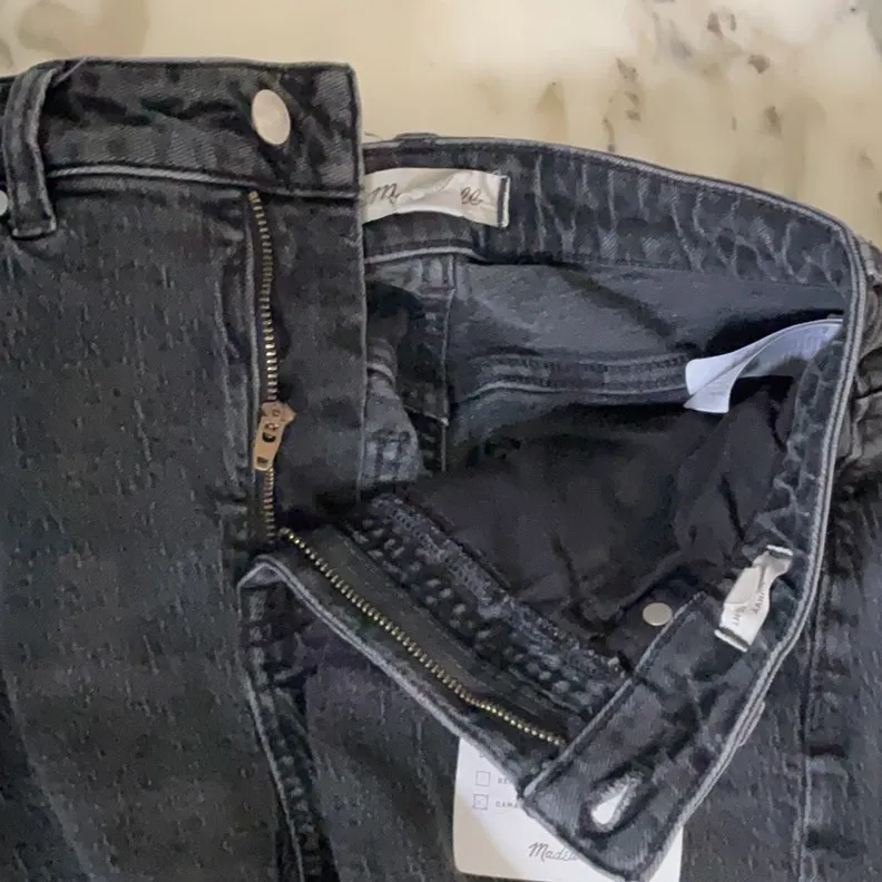 EUC Madewell Curvy 90s Black Wash Straight Jeans Sz 26  - NM273 - broken zipper - Image 4