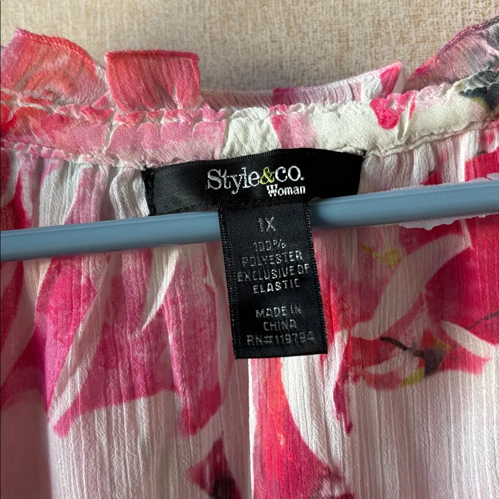 Style and company Pink Floral peasant style top 1x - Image 4