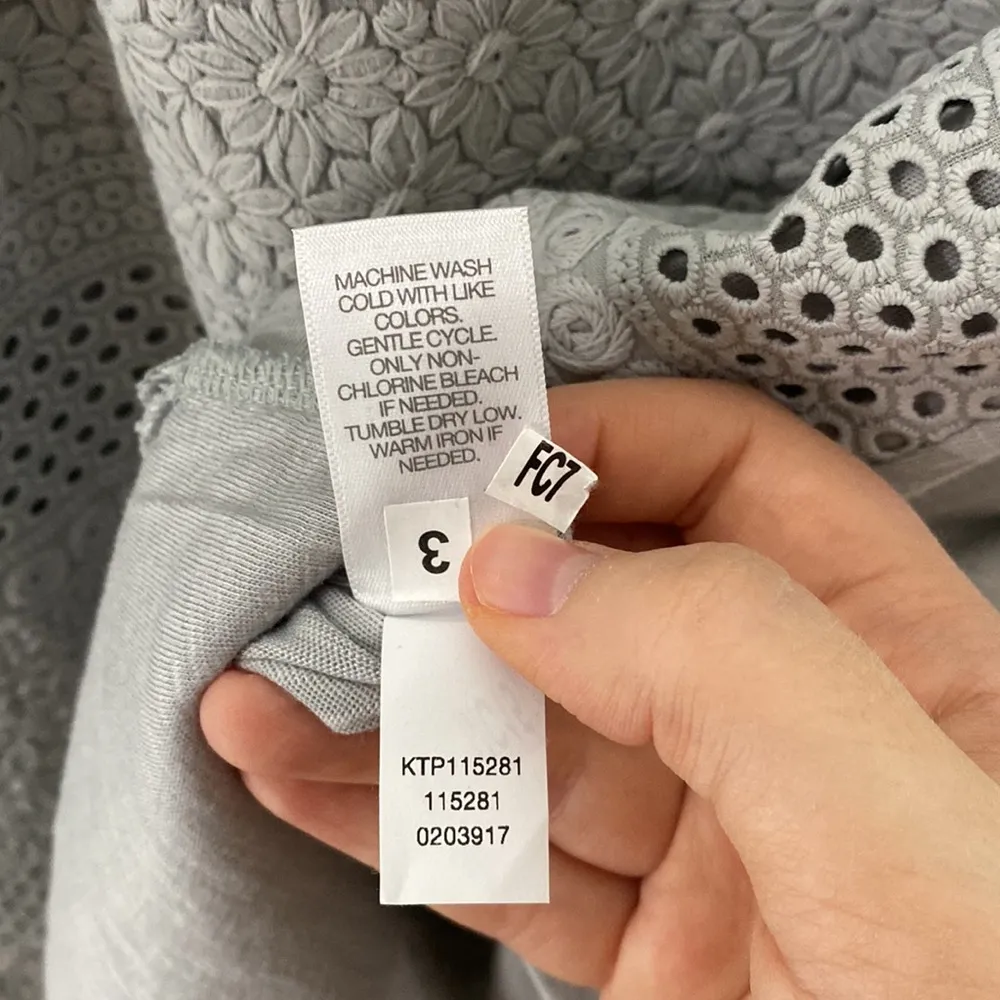 J Jill pale grey front floral eyelet tunic with pleated back yoke size M Gray Size M - Image 11