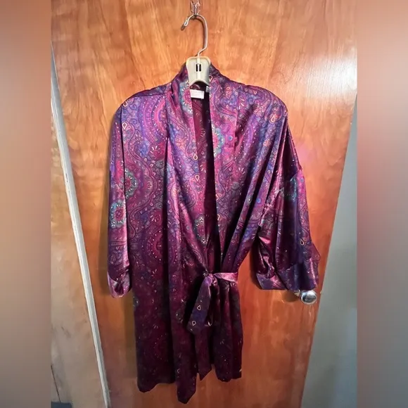 Paisley wrap style Victoria secret gold label robe 
Purple small med - Image 2