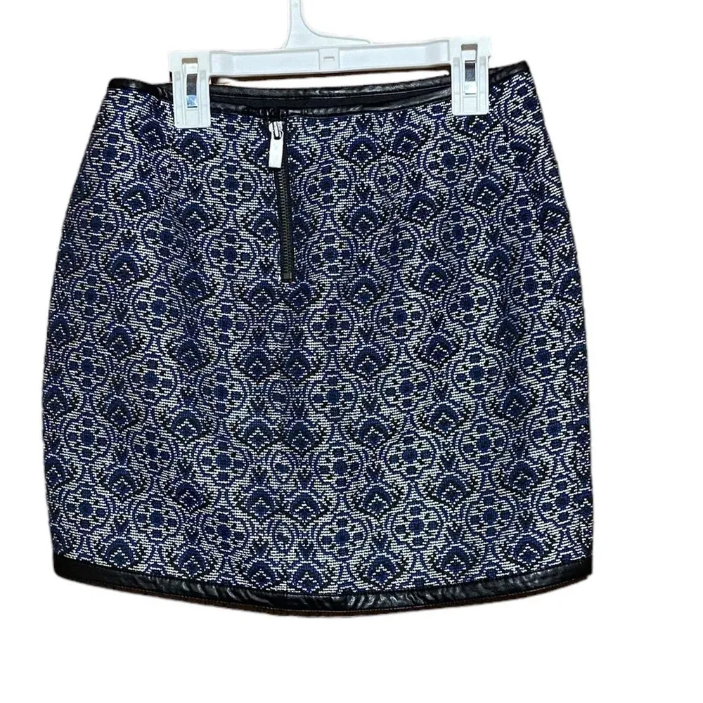 NWT Express Blue Black Silver Patterned Mini‎ Skirt - Image 2