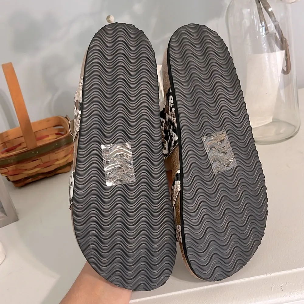 Yoki Sandals Snake Skin Look Womens 8.5 - Image 6