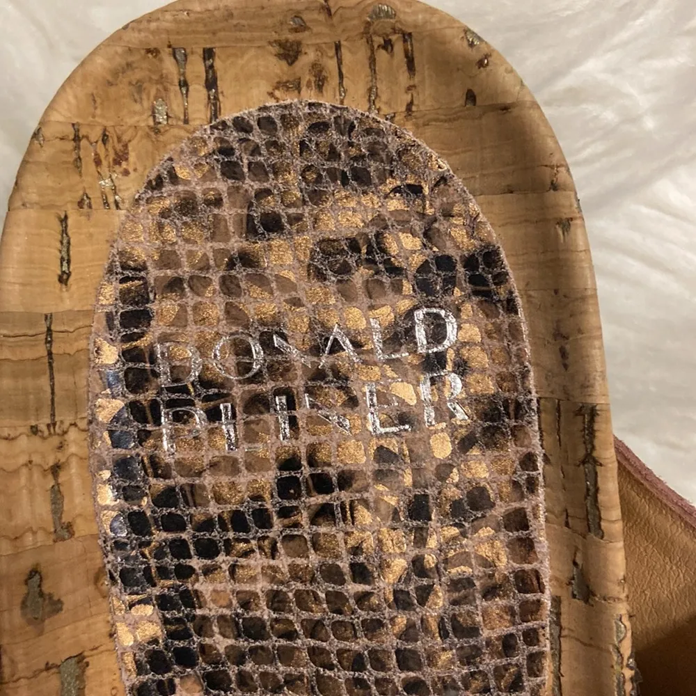 DONALD PLINER FAINA SANDALS SIZE 9 EXCELLENT CONDITION SEE ALL PHOTOS - Image 2