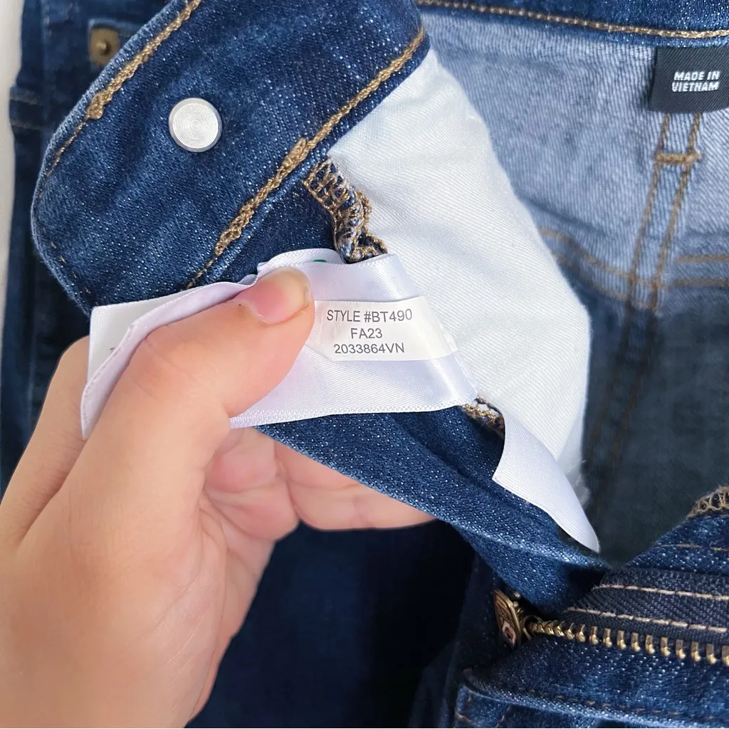 J Crew • 10" Vintage Slim-Straight Jean in Rinse wash dark indigo ankle cropped - Image 7