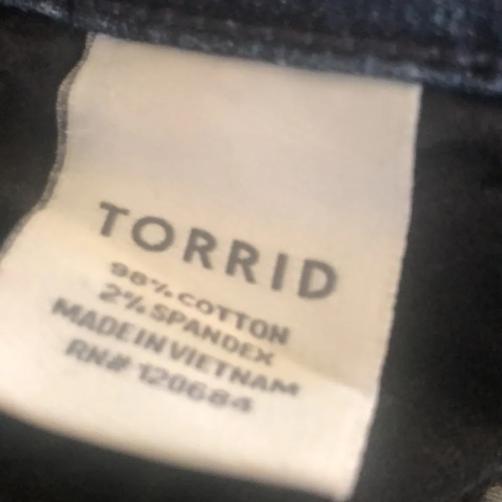 Torrid Crop Boyfriend Straight Vintage Stretch Mid-Rise Jean Sz. 14 Fringe Hem - Image 7