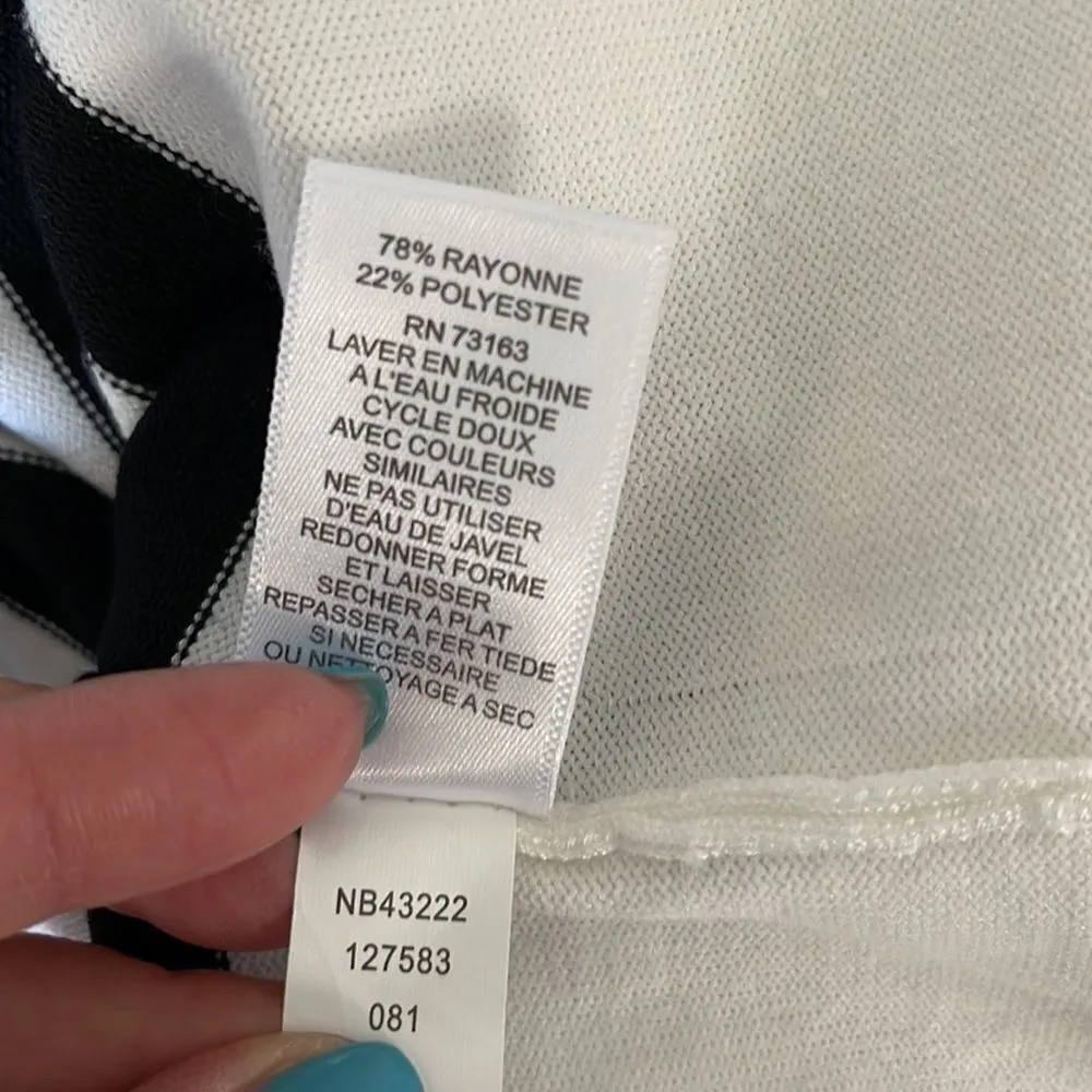 NWOT Cable and Gauge Sweater. Size Medium‎ - Image 6