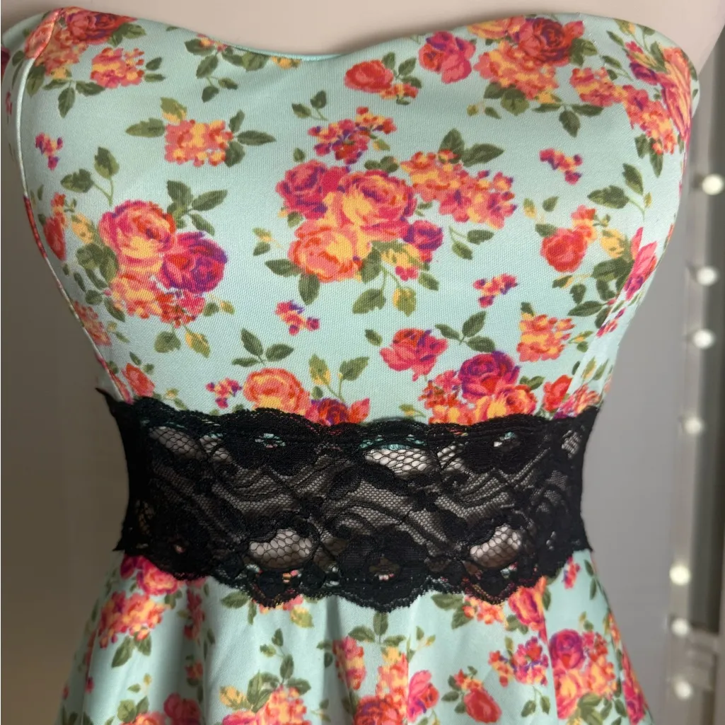 Wild Daisy Strapless Floral Fit & Flare Dress with Black Lace Waist – Size S - Image 4