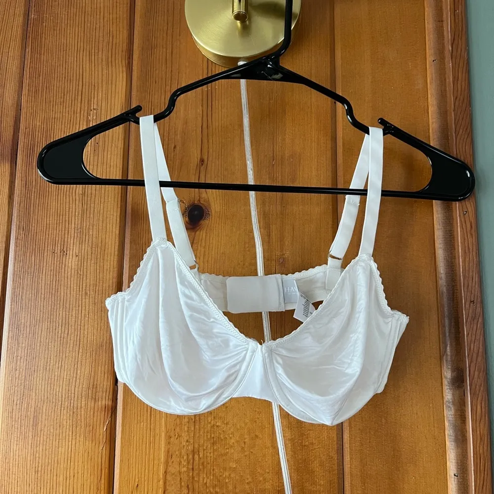 Hanro Satin Deluxe Sheer Bra - Image 2