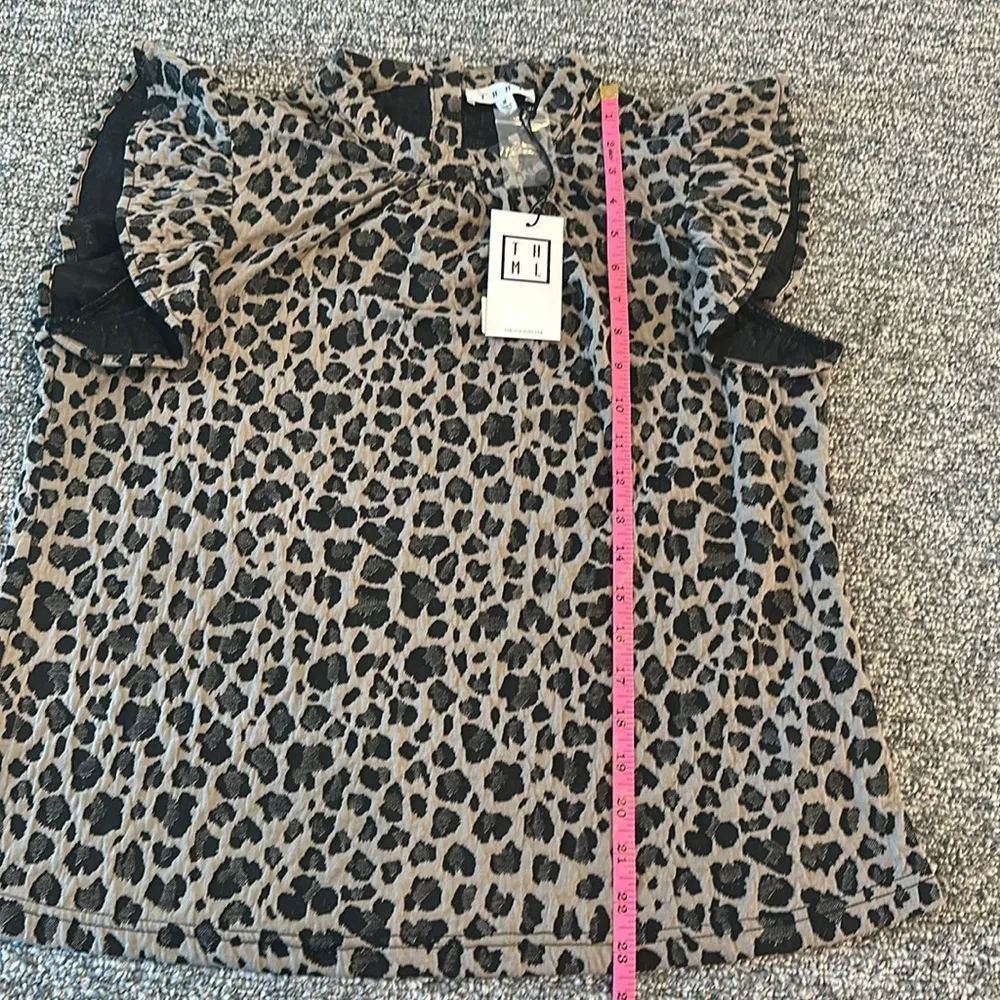 NWT THML Ruffle Sleeve Knit Leopard Print Top Sz M - Image 8