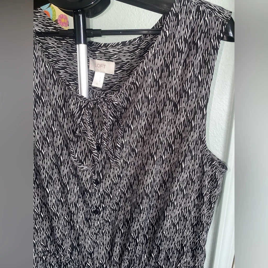 Loft dress Black & White Size XL with Pockets abstract dash pattern - Image 13