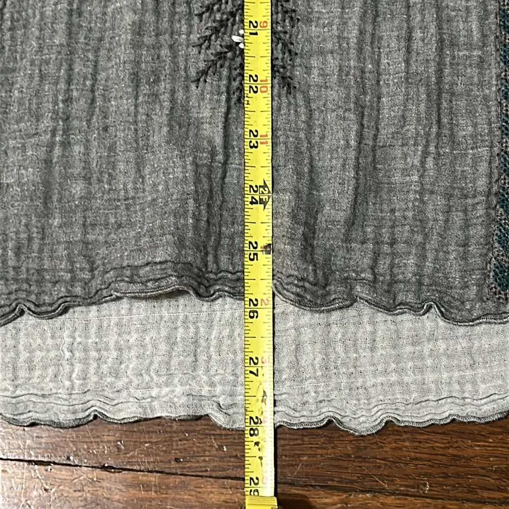 Johnny Was Workshop Gray Short Sleeve Embroidered Tunic Style Blouse, Large - Image 8