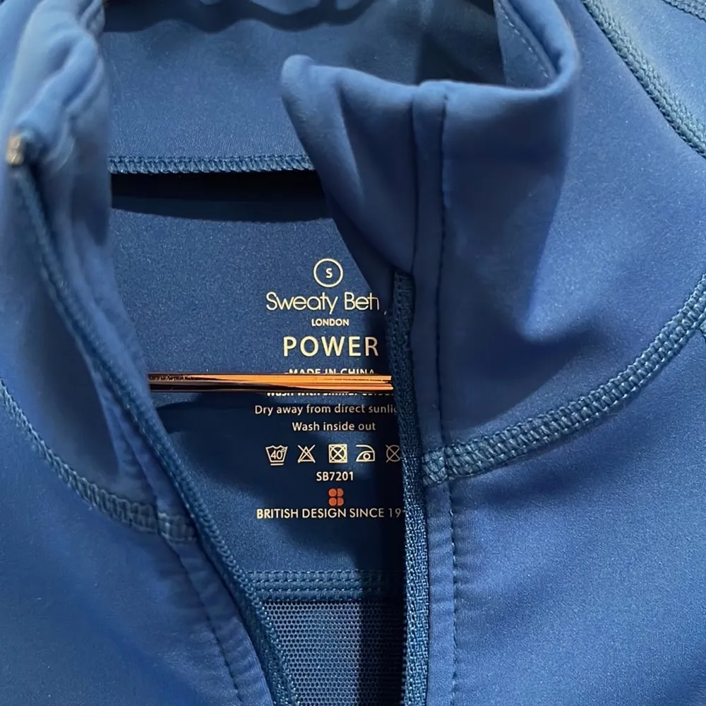 Sweaty Betty blue power boost zip up front jacket. Size small - Image 5