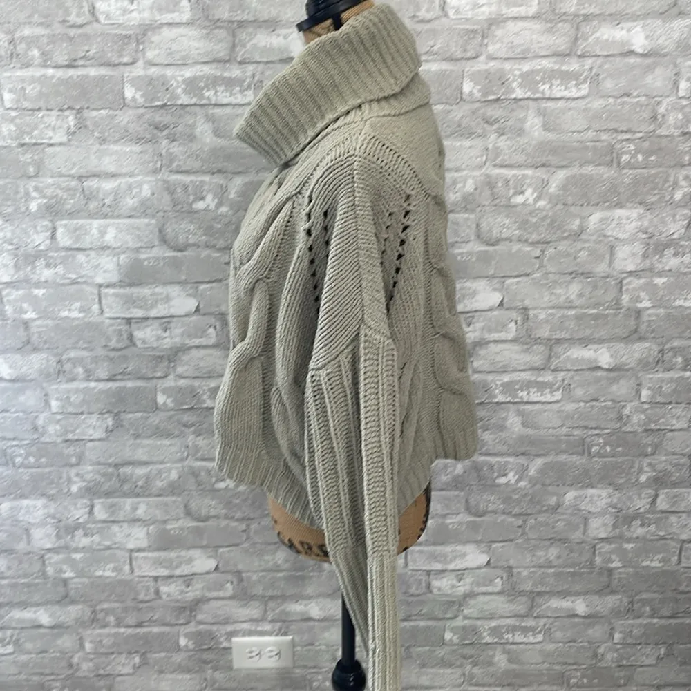 Moon & Madison Cable Knit Cropped Sweater - Image 3