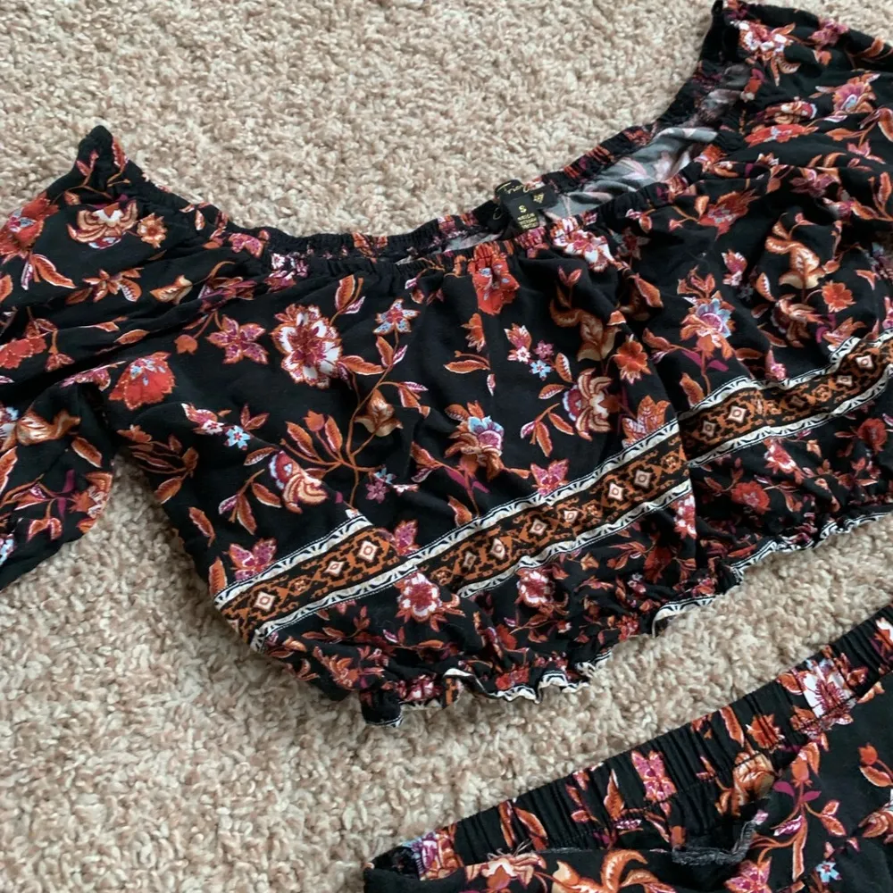 City Triangles Two piece floral set - Image 3