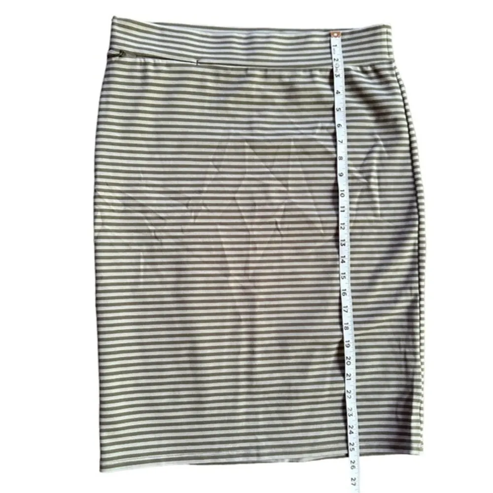 Toad Co Transita Skirt Sage Green Gray Stretch Size Small Stretchy - Image 4