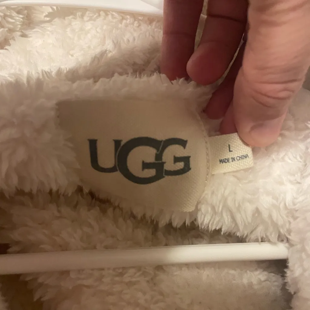 UGG Aarti plush faux shearling hooded robe with belt cream size large - Image 5