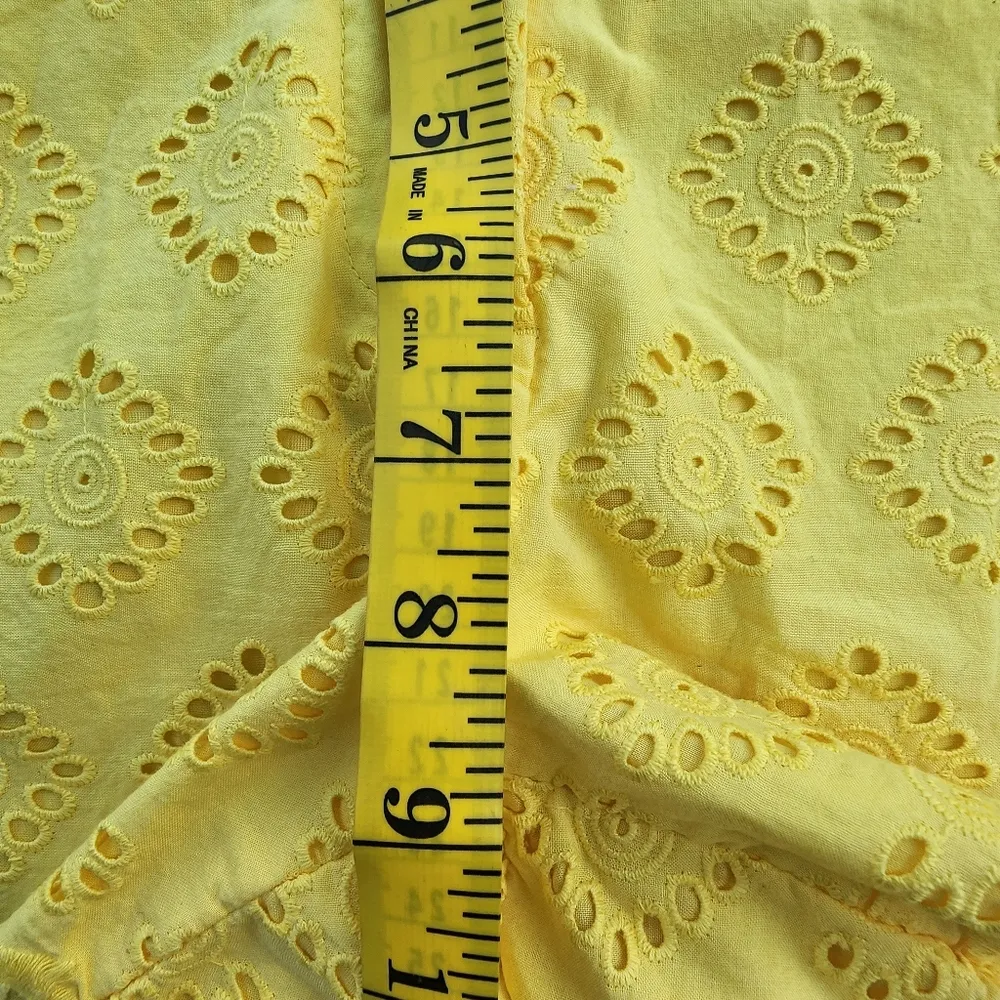 Crown & Ivy Yellow Eyelet Scalloped Edge Cotton Shorts Size 4 - Image 4