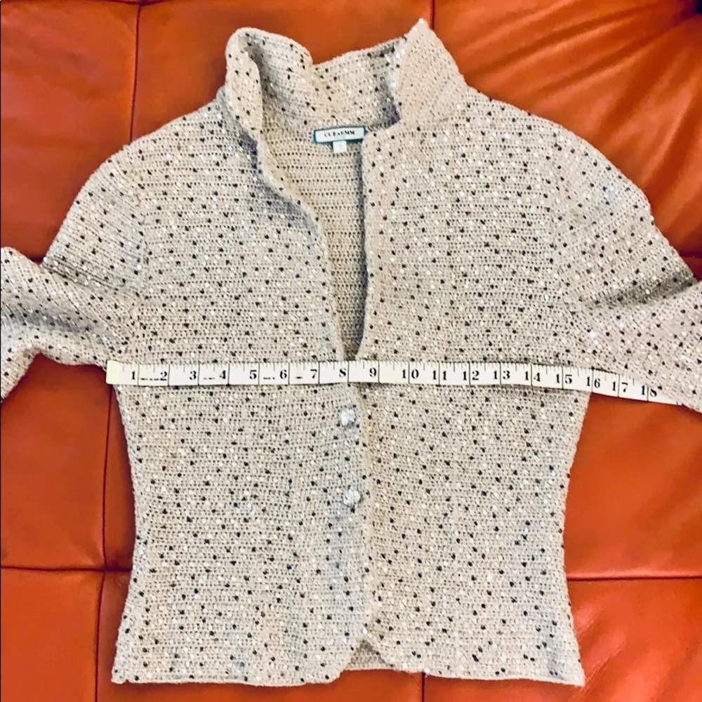 Cue & Emm gray metallic & silver sequins sweater. - Image 10