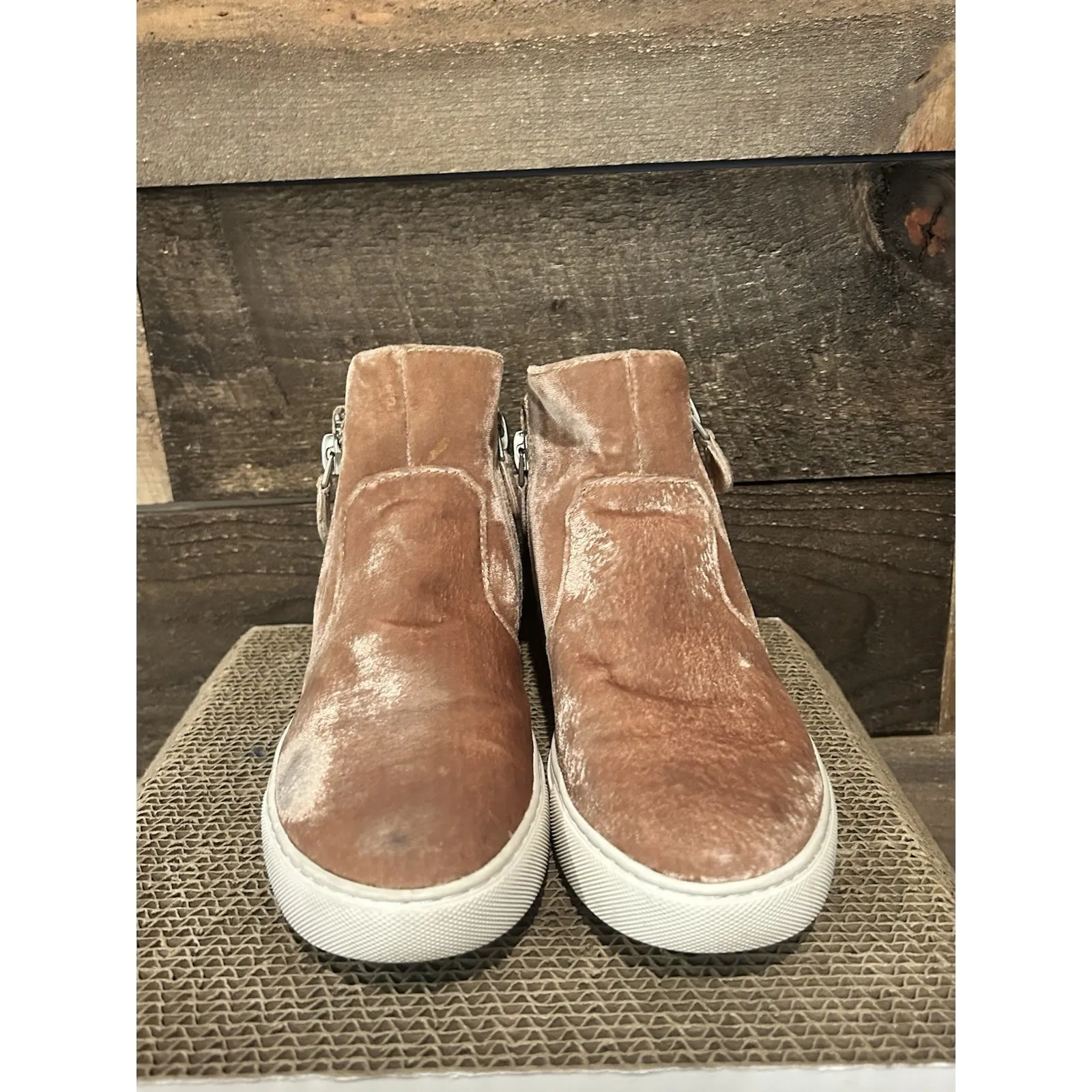 Kenneth Cole 6.5 W Gentle Souls Leather‎ Lined Zip Sneakers Blush Pink Velvet - Image 3