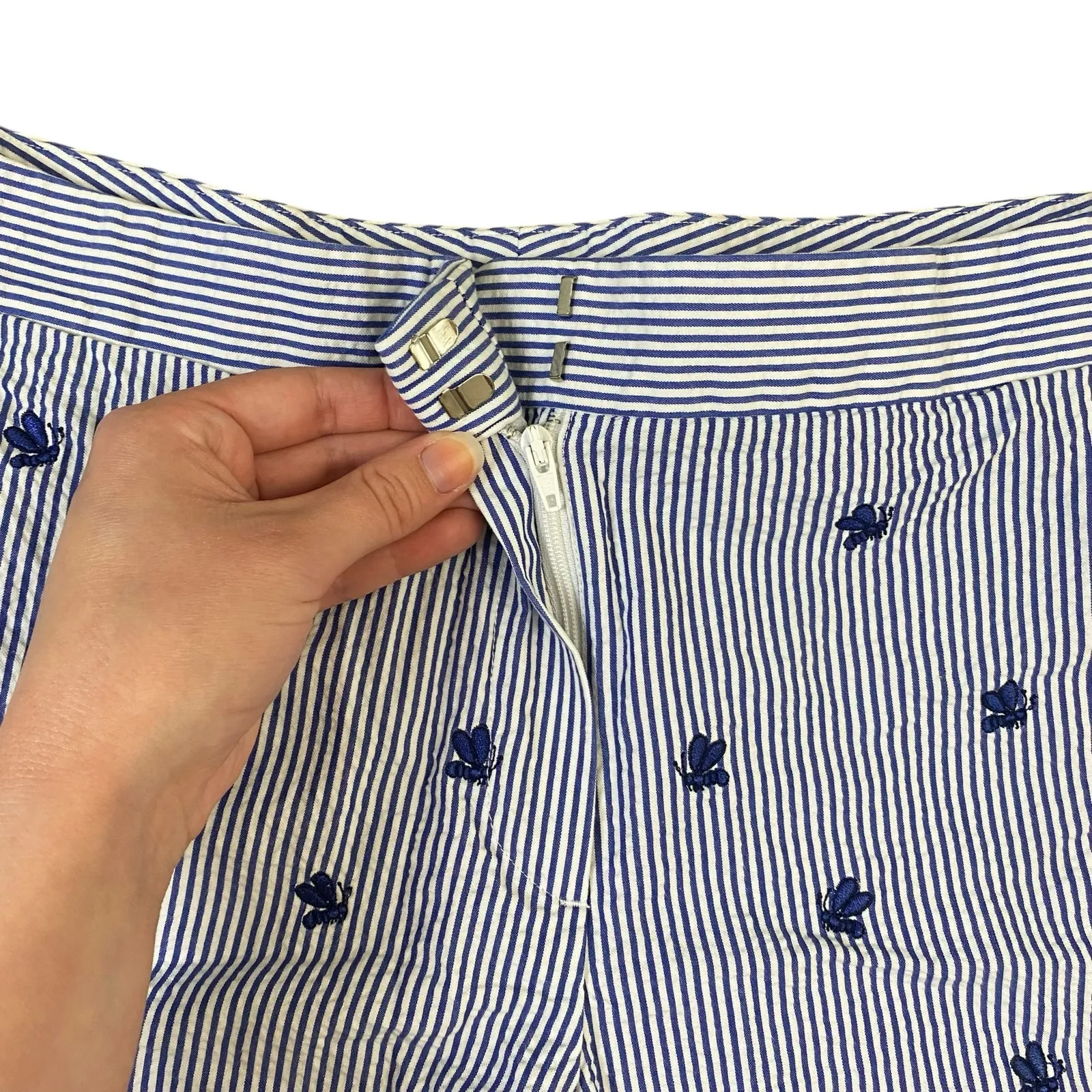 Brooks Brothers Embroidered Seersucker Striped Shorts‎ Womens Size 8 Blue White - Image 6