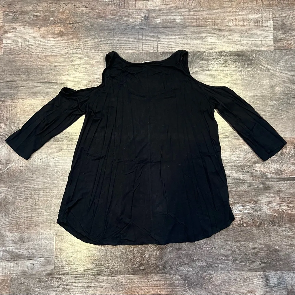 Full Tilt Black Lightweight Cold Shoulder Top Size Medium - Image 3