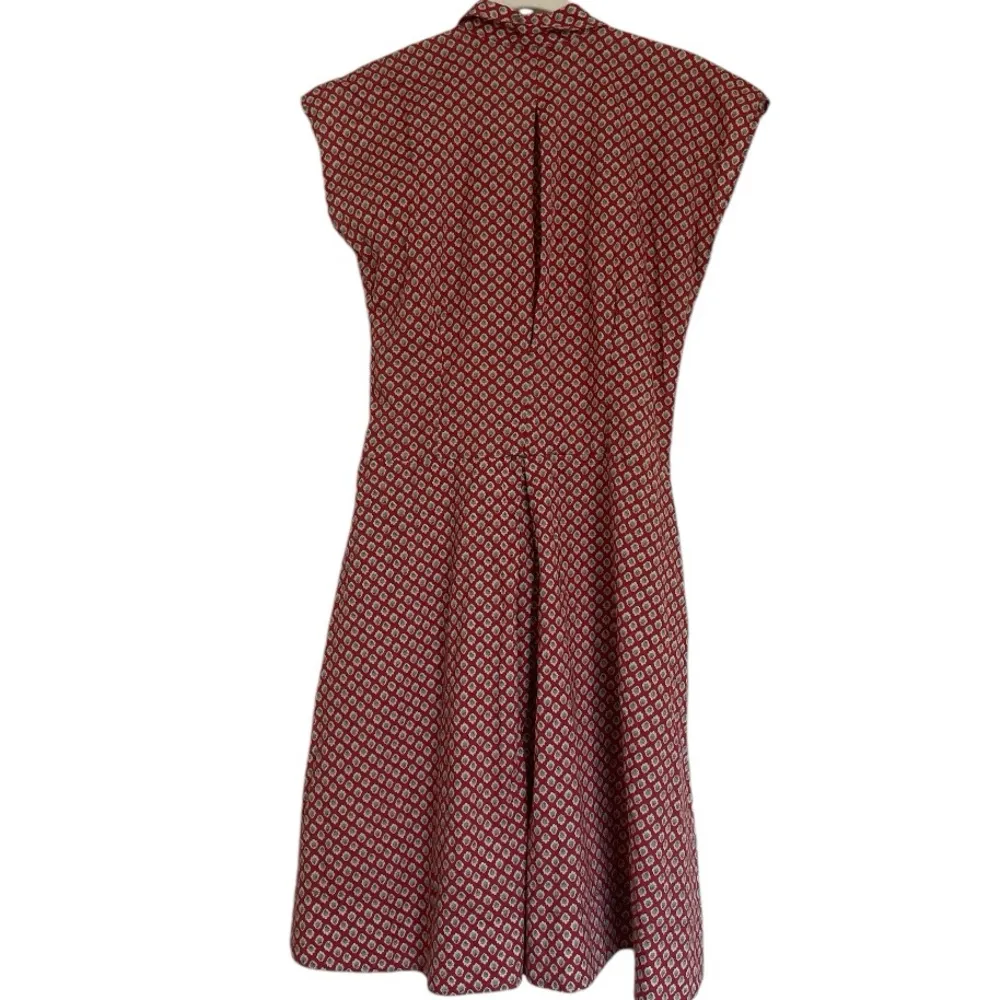 Title/A Retro Style Printed A Line Dress With Side Pockets Size Small - Image 2