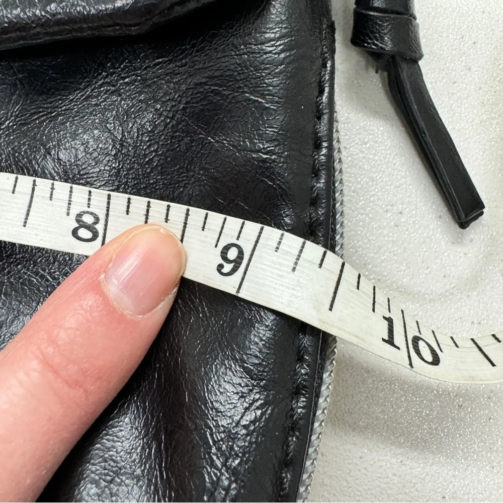 Relic Black Faux Leather Crossbody Handbag Purse Silver Zipper Pockets - Image 10