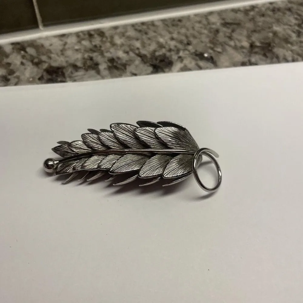 Pretty Metal Brooch Pin Silver Tone Leaf Branch / Leaves - Image 3