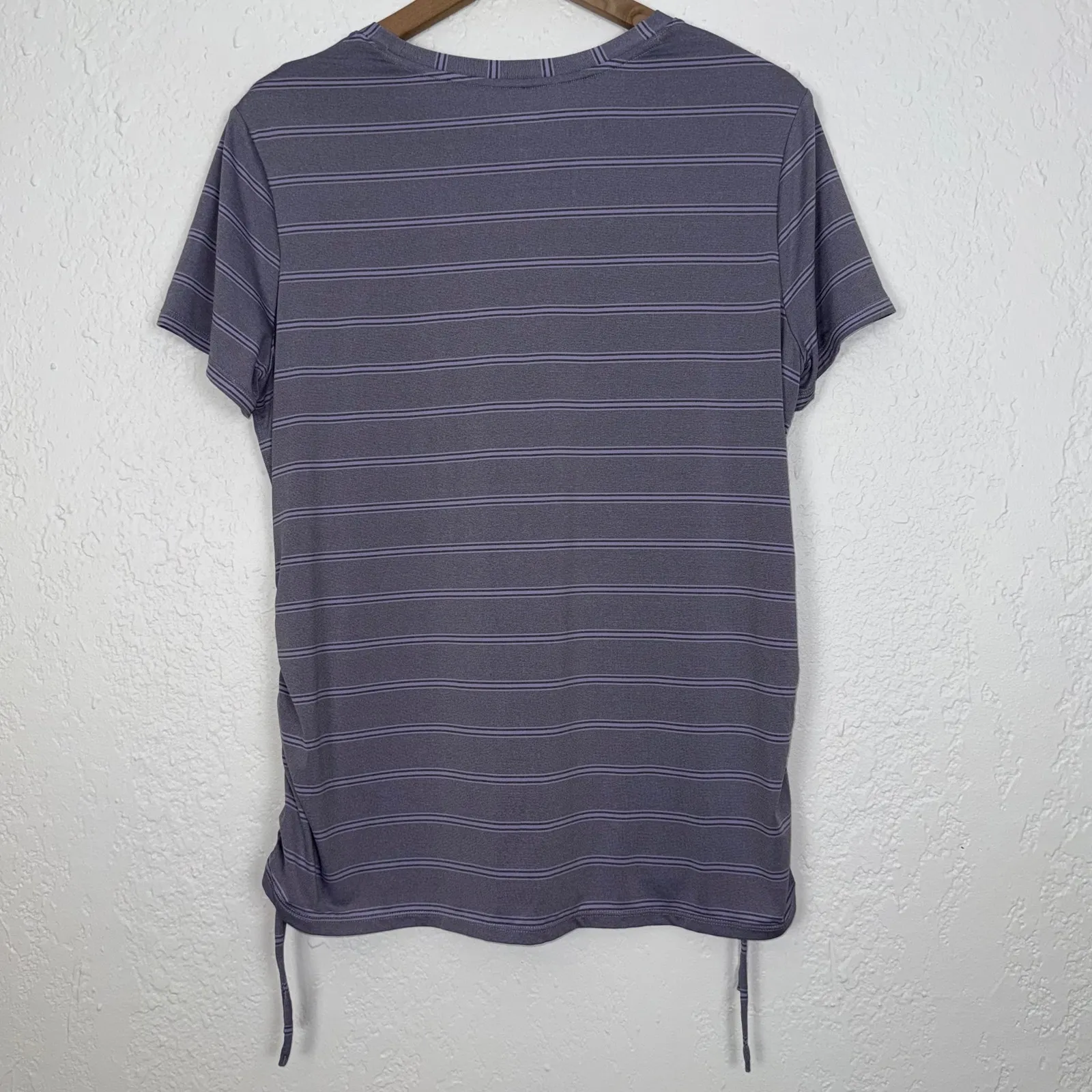 Duluth Trading Co. Armachillo Cinch Tech Short Sleeve Tee Size Large Purple - Image 2