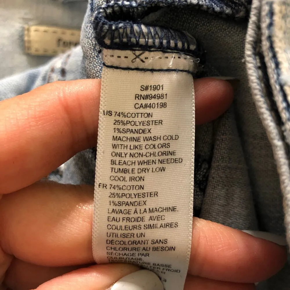 Forever 21 MEDIUM Slight Distress Light Wash Four Pocket Button Up Jean Jacket - Image 12