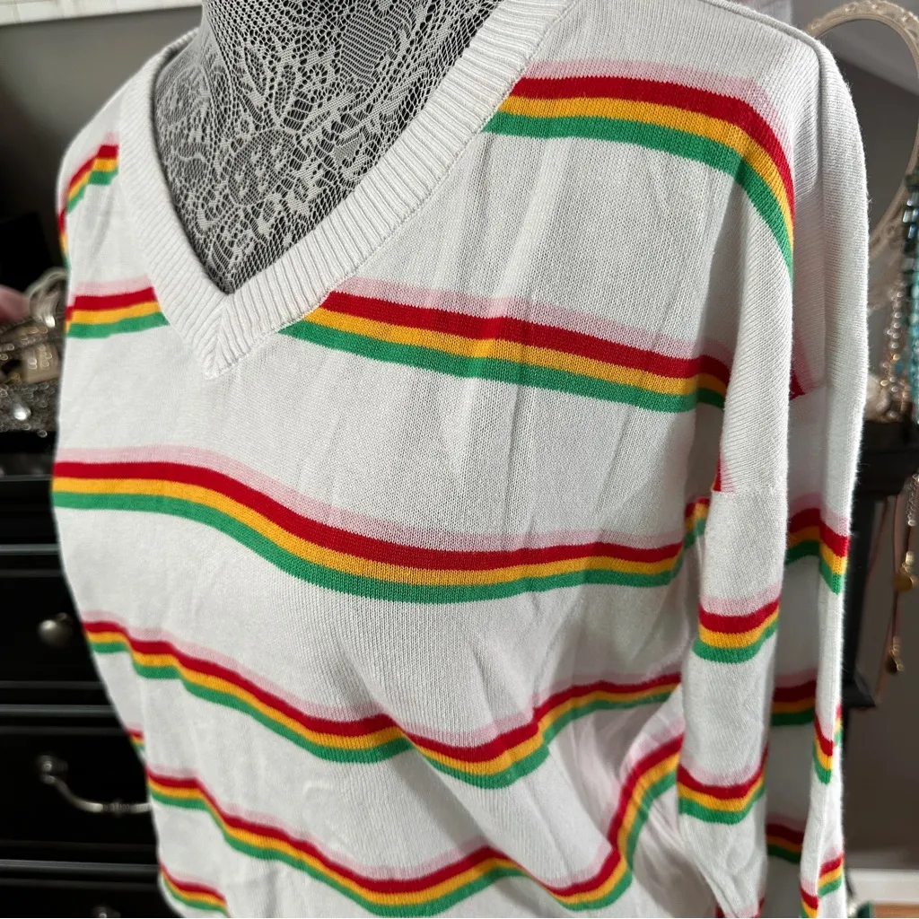 Levi’s Retro Stripe Normcore V-Neck Sweater White Multicolor Long Sleeve Medium - Image 4