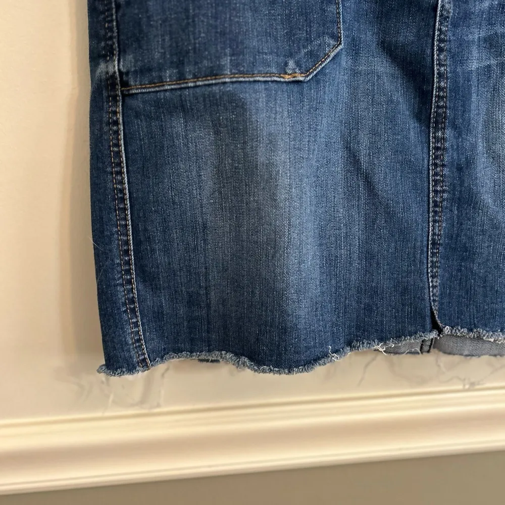 Seven7 Blue Denim Utility Raw Hem Pockets Skirt Size 8 - Image 6