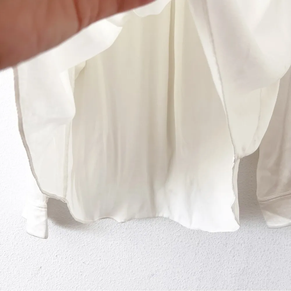 Rose & Crown Long Sleeve Satin V - Image 6