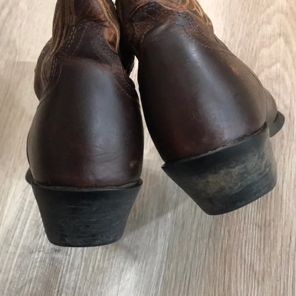 Ariat Snip Toe Brown Leather Cowgirl Boots Scallop - Image 10