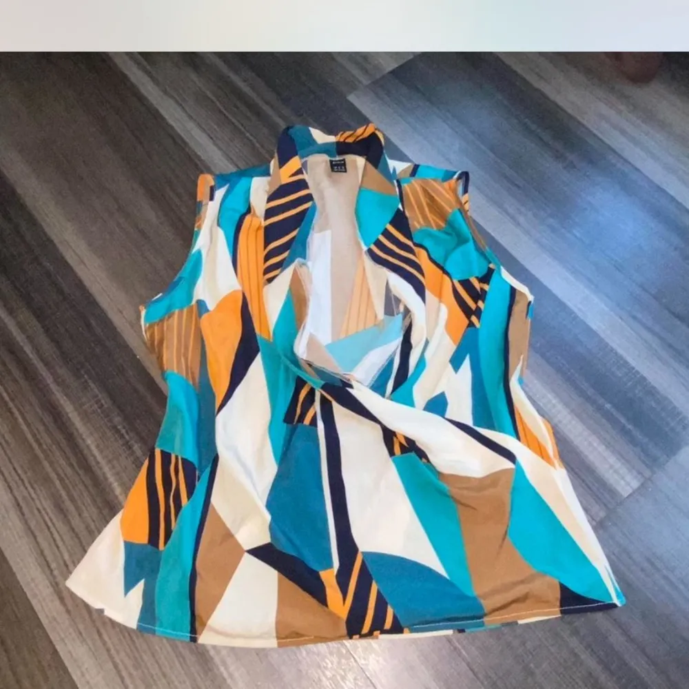 Colorful Geometric Sleeveless Blouse - Image 5