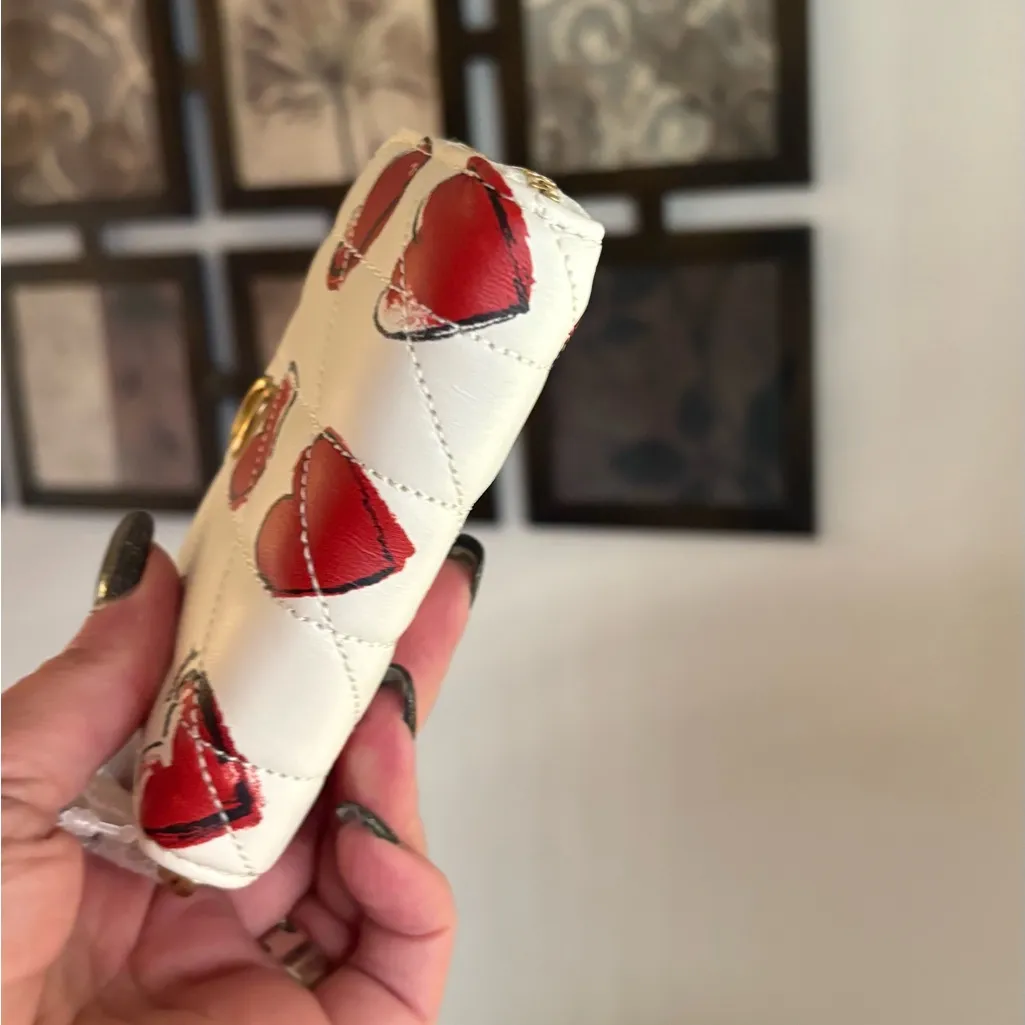 Coach Authentic  1941 Nappa leather Heart zip around 3 compartments wallet. - Image 8