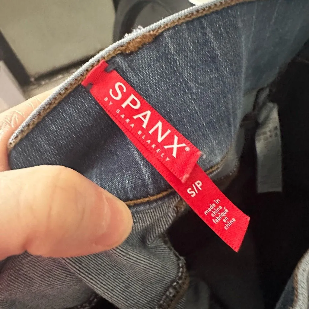 Spanx Women’s Small Light Vintage Wash Skinny Pull on Jeans - Image 4