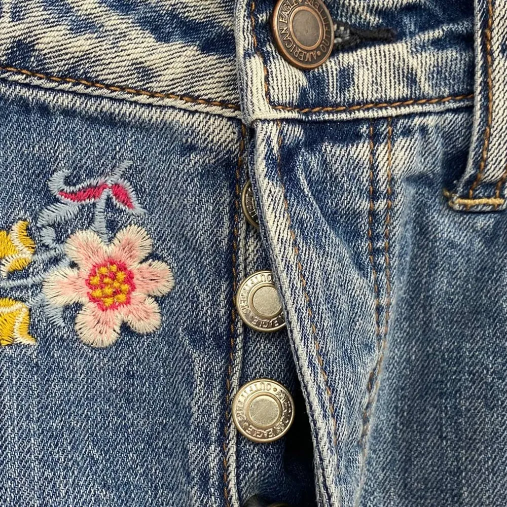 American Eagle Embroidered Floral Denim Jean Mini Skirt Button Fly NEW Womens 4 - Image 6