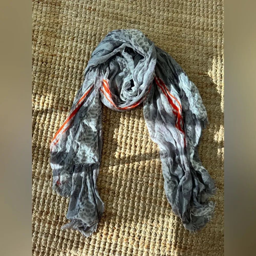 Michael Stars scarf Leopard print gray & white with orange accent - Image 5