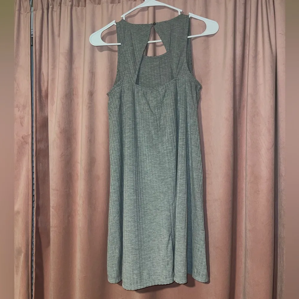 grey open back sleeveless dress - Image 2