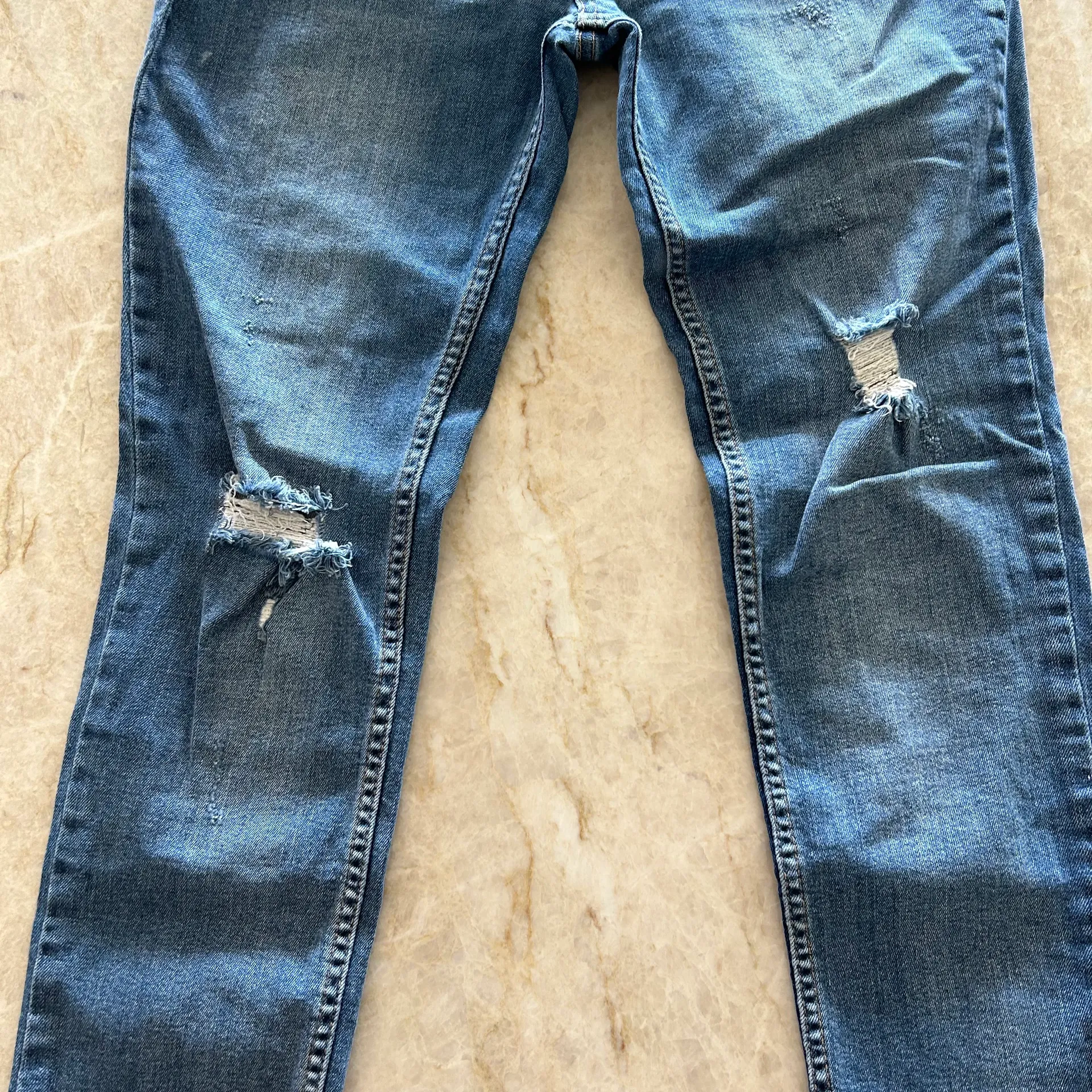 Frayed Jeans - Image 5