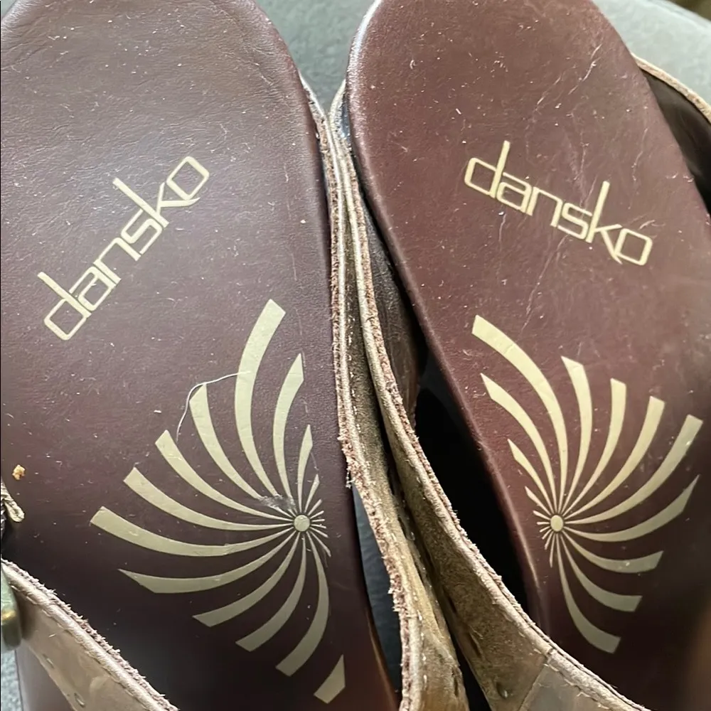 Dansko Ripley Studded Brown Leather Wood Platform Sandal Womens 9.5/40 Euro - Image 2