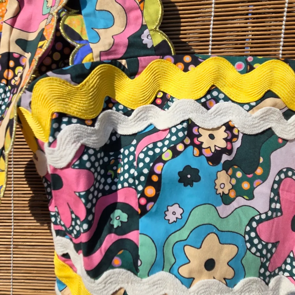 NEW Celia B Colorful Wavy Piping Top Blouse M Pink Size M - Image 2