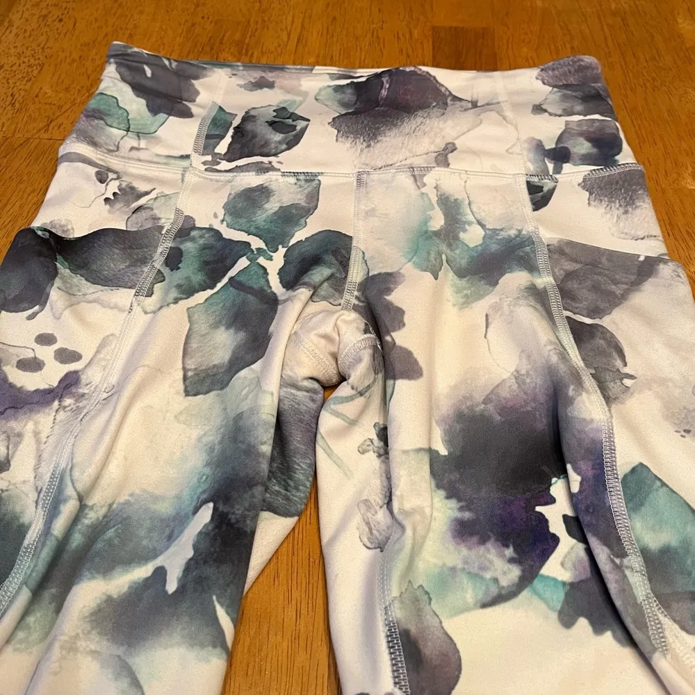 Athleta Mudra high waisted white floral leggings, size XS - Image 4
