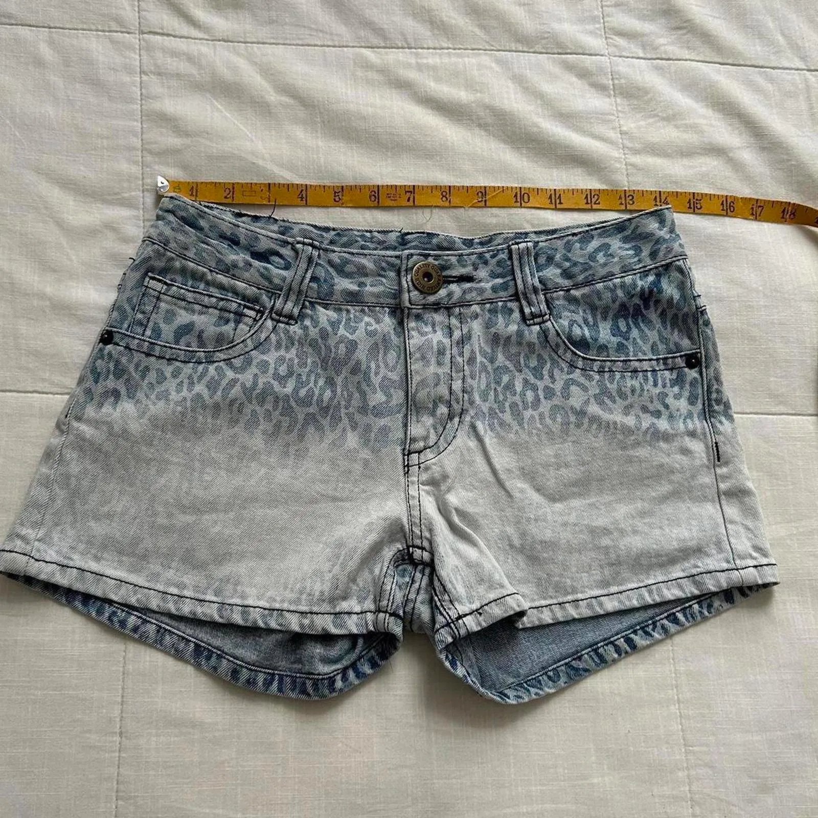 Y2K Japanese brand blue ombré cheetah print denim shorts Size XS - Image 7