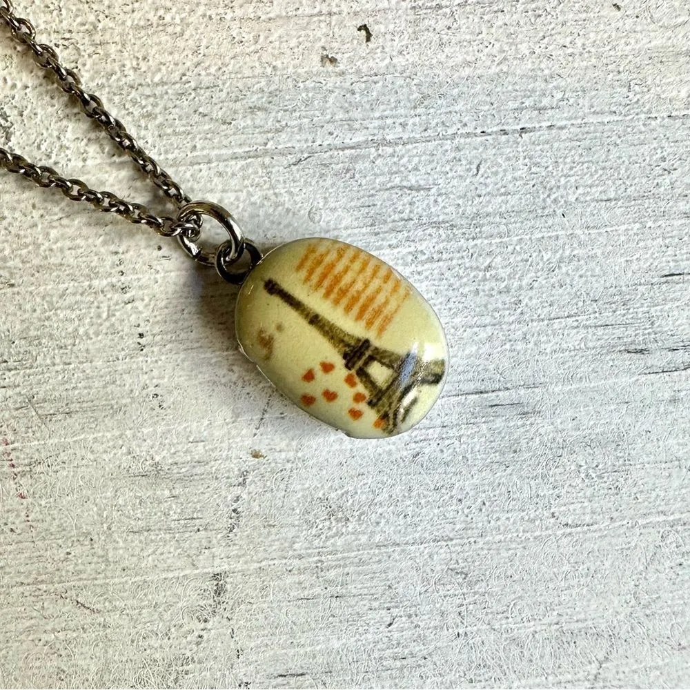 Silver tone dainty Eiffel Tower locket necklace - Image 6